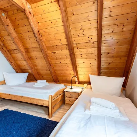 J Jacobs Apartamento *